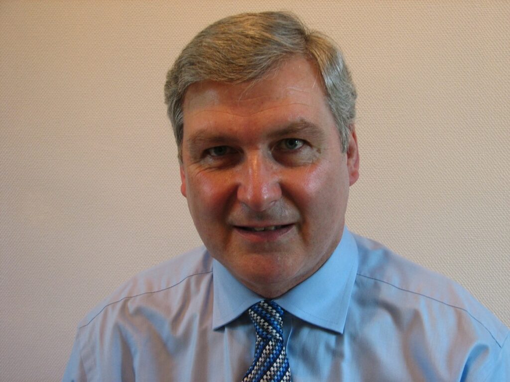 Colour headshot of Dr Robert Owen