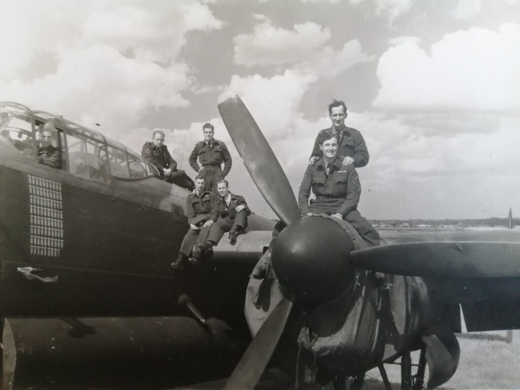 WW2 photo of Albert Alley's crew